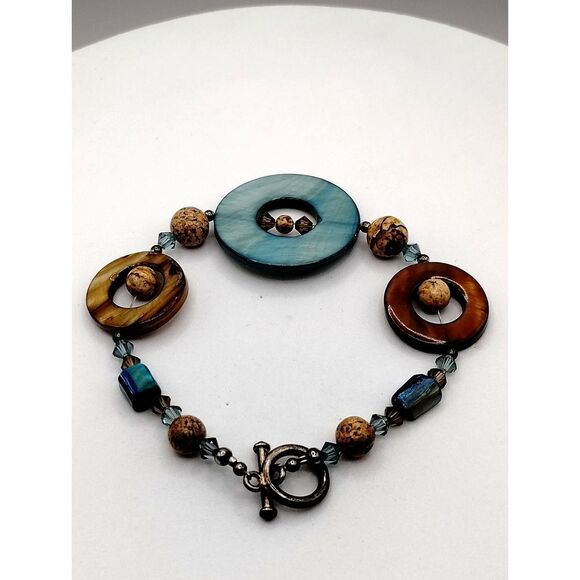 Vintage Bohemian Style Shell Fashion Bracelet with Toggle Closure Beach Vibes - Picture 5 of 5